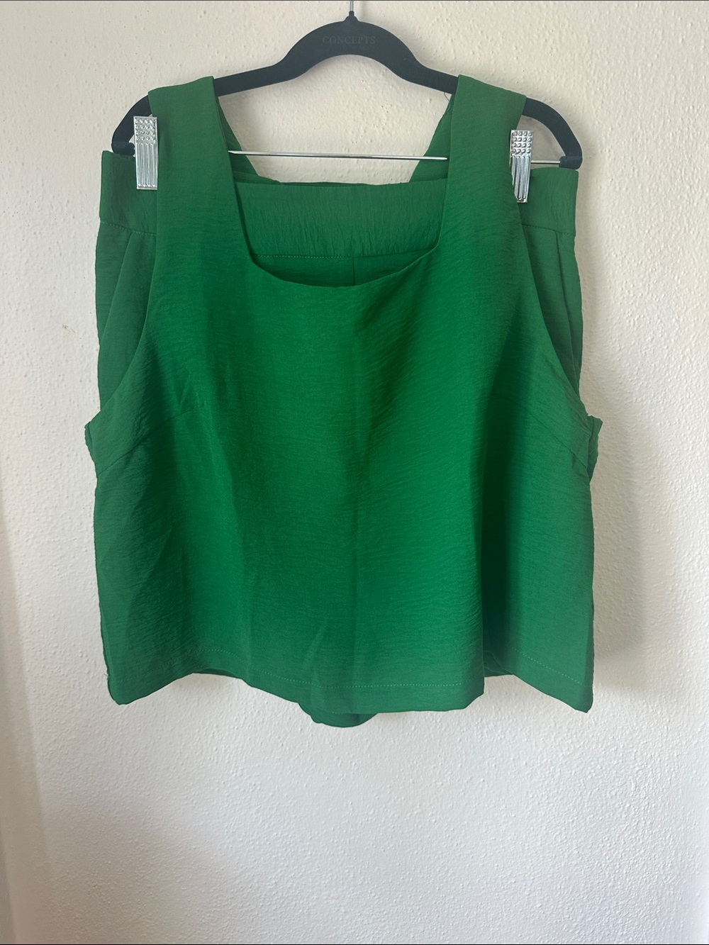 Green Sleeveless Square-Neck Women's Top and short set